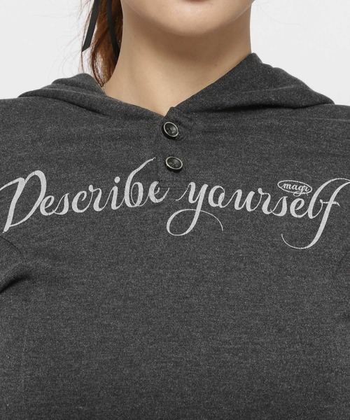 MAGPIEROBIN（マグパイロビン）の「MAGPIE ROBIN／レタリングフードロングスリーブ（Tシャツ/カットソー・レディース・ベージュ/チャコール・FREE）」の21枚目の写真