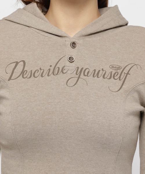 MAGPIEROBIN（マグパイロビン）の「MAGPIE ROBIN／レタリングフードロングスリーブ（Tシャツ/カットソー・レディース・ベージュ/チャコール・FREE）」の18枚目の写真