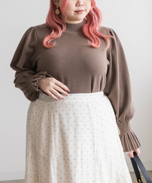 CLETTE(クレット)の「タックキャンディ袖ハイネックニット(ニット/セーター・レディース・ブラック/ブラウン/アイボリー/グレイッシュベージュ・LL/3L/4L)」の1枚目の写真