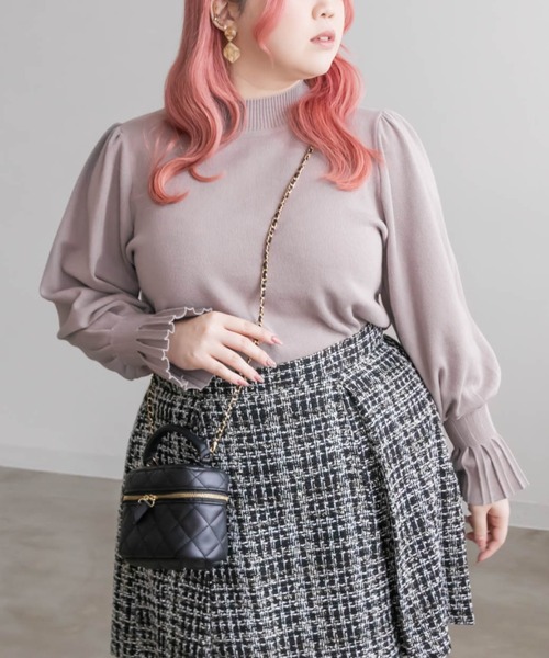 CLETTE(クレット)の「タックキャンディ袖ハイネックニット(ニット/セーター・レディース・ブラック/ブラウン/アイボリー/グレイッシュベージュ・LL/3L/4L)」の2枚目の写真