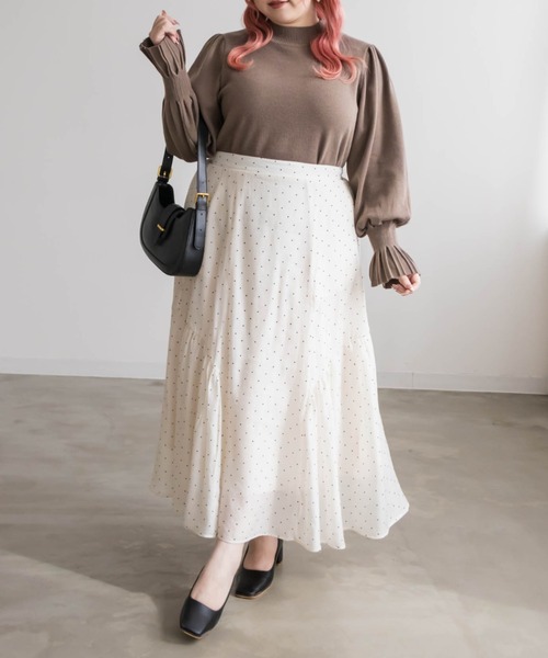 CLETTE(クレット)の「タックキャンディ袖ハイネックニット(ニット/セーター・レディース・ブラック/ブラウン/アイボリー/グレイッシュベージュ・LL/3L/4L)」の9枚目の写真