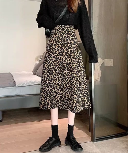 urge：（アージコロン ）の「【URGE：】レオパード ヒョウ柄 Aライン スカート（スカート・レディース・ベージュ/カーキ・SMALL/MEDIUM/LARGE/X-LARGE）」の5枚目の写真
