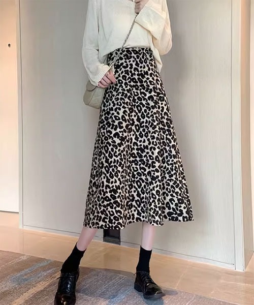 urge：（アージコロン ）の「【URGE：】レオパード ヒョウ柄 Aライン スカート（スカート・レディース・ベージュ/カーキ・SMALL/MEDIUM/LARGE/X-LARGE）」の4枚目の写真