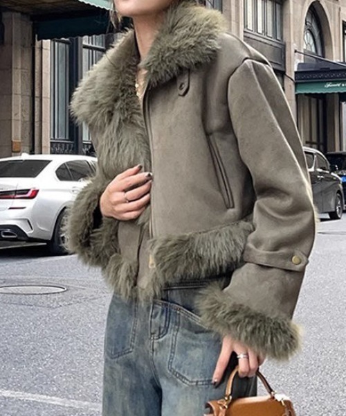 GEMEDA(ジェメダ)の「フェイクファームートンブルゾン(ムートンコート・レディース・カーキ/ブラウン・M)」の14枚目の写真