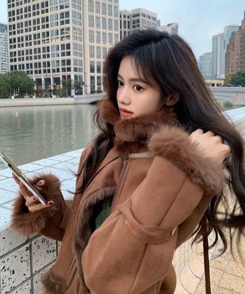 GEMEDA(ジェメダ)の「フェイクファームートンブルゾン(ムートンコート・レディース・カーキ/ブラウン・M)」の19枚目の写真