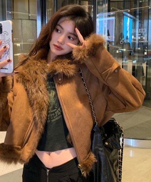 GEMEDA(ジェメダ)の「フェイクファームートンブルゾン(ムートンコート・レディース・カーキ/ブラウン・M)」の20枚目の写真