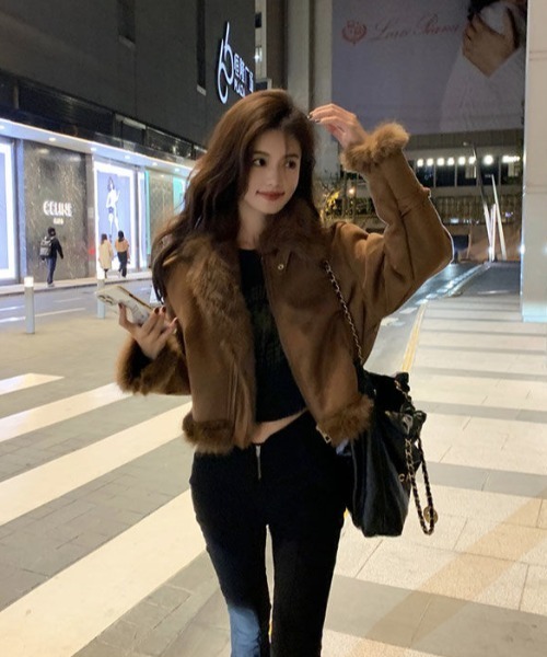 GEMEDA(ジェメダ)の「フェイクファームートンブルゾン(ムートンコート・レディース・カーキ/ブラウン・M)」の22枚目の写真