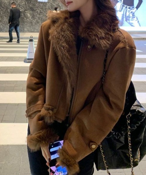 GEMEDA(ジェメダ)の「フェイクファームートンブルゾン(ムートンコート・レディース・カーキ/ブラウン・M)」の16枚目の写真