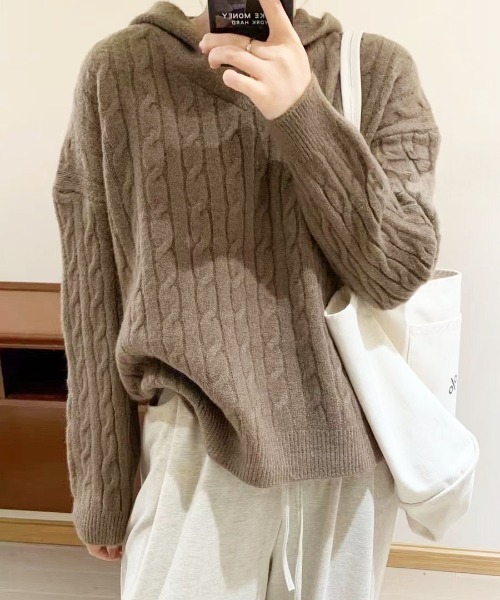 gossip!ロサンゼルス(ゴシップロサンゼルス)の「フード付きケーブル編み ゆったりシンプルカジュアルニット プルオーバー(ニット/セーター・レディース・ブラウン/ブラック/グレー/ベージュ/オフホワイト・FREE)」の5枚目の写真
