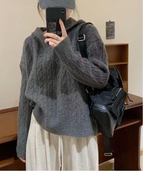 gossip!ロサンゼルス(ゴシップロサンゼルス)の「フード付きケーブル編み ゆったりシンプルカジュアルニット プルオーバー(ニット/セーター・レディース・ブラウン/ブラック/グレー/ベージュ/オフホワイト・FREE)」の15枚目の写真
