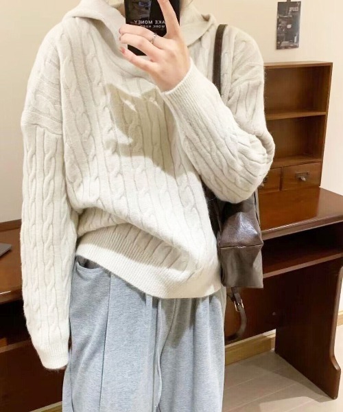 gossip!ロサンゼルス(ゴシップロサンゼルス)の「フード付きケーブル編み ゆったりシンプルカジュアルニット プルオーバー(ニット/セーター・レディース・ブラウン/ブラック/グレー/ベージュ/オフホワイト・FREE)」の19枚目の写真