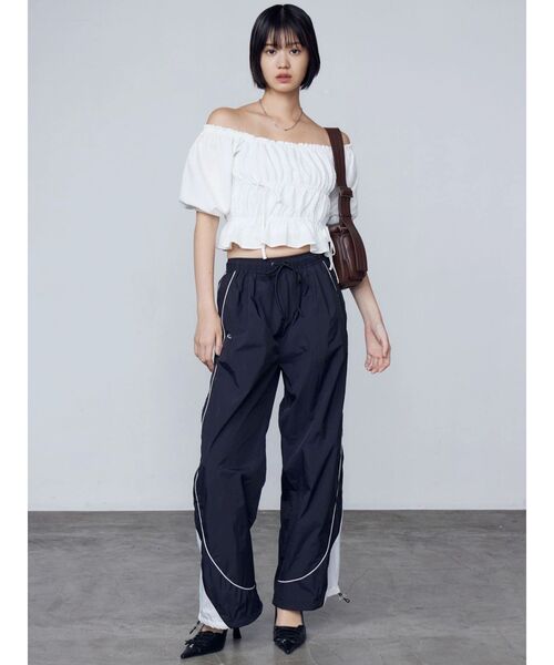 EMODA（エモダ）の「2WAYギャザーショルダートップ（Tシャツ/カットソー・レディース・ブラック/ブルー/ホワイト/レッド・FREE）」の5枚目の写真