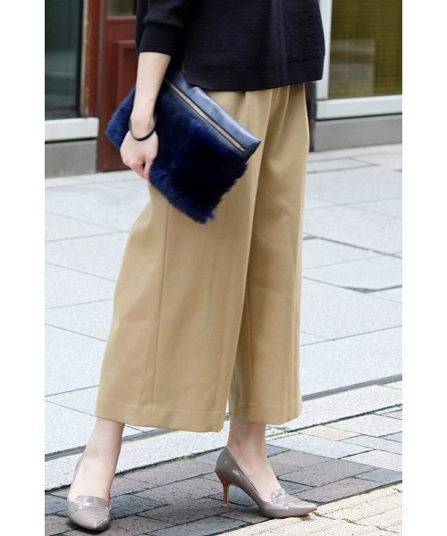 La TOTALITE(ラトータリテ)の「サトウサンコラボ バックギャザーワイドパンツ◆(その他パンツ・レディース・ホワイト/キャメル/ネイビー/ブラック・36/38)」の4枚目の写真