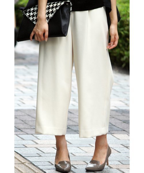 La TOTALITE(ラトータリテ)の「サトウサンコラボ バックギャザーワイドパンツ◆(その他パンツ・レディース・ホワイト/キャメル/ネイビー/ブラック・36/38)」の2枚目の写真