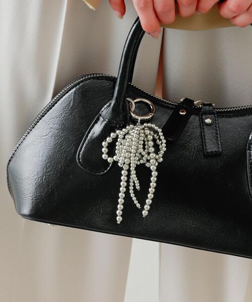 SENSE OF PLACE by URBAN RESEARCH（センスオブプレイスバイアーバンリサーチ）の「『WEB/一部店舗限定』リボンチャーム（キーホルダー・レディース・ブラック/シルバー・ONE）」の2枚目の写真