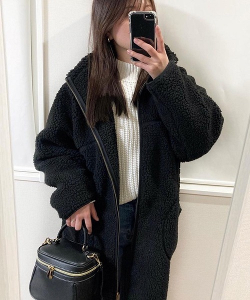 aquagarage（アクアガレージ）の「スタンドカラーボアコート（その他アウター・レディース・グレイッシュベージュ/ブラック/グレー・ONESIZE）」の2枚目の写真