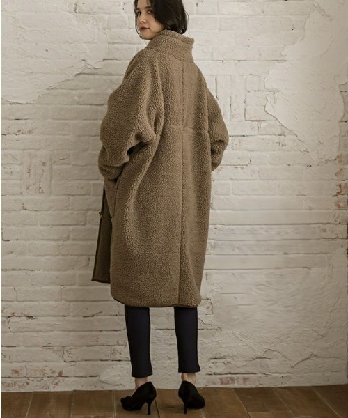 aquagarage（アクアガレージ）の「スタンドカラーボアコート（その他アウター・レディース・グレイッシュベージュ/ブラック/グレー・ONESIZE）」の9枚目の写真