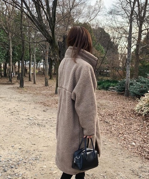 aquagarage（アクアガレージ）の「スタンドカラーボアコート（その他アウター・レディース・グレイッシュベージュ/ブラック/グレー・ONESIZE）」の11枚目の写真