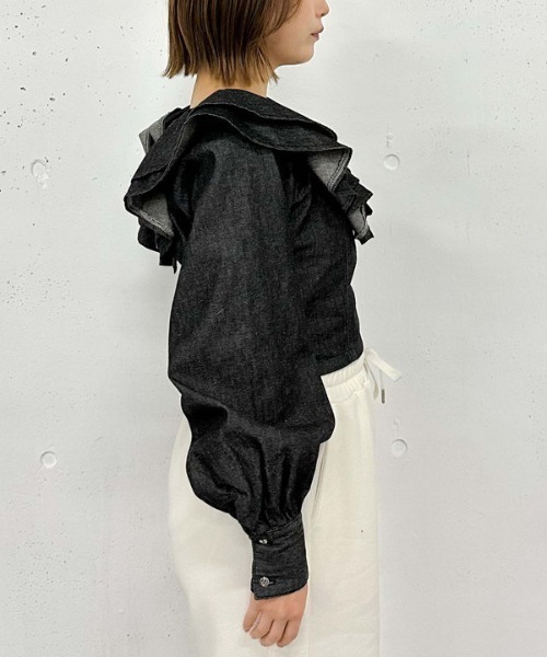 archives（アルシーヴ）の「デニムラッフルオフショルブラウス（シャツ/ブラウス・レディース・ブルー/ブラック・MEDIUM）」の18枚目の写真
