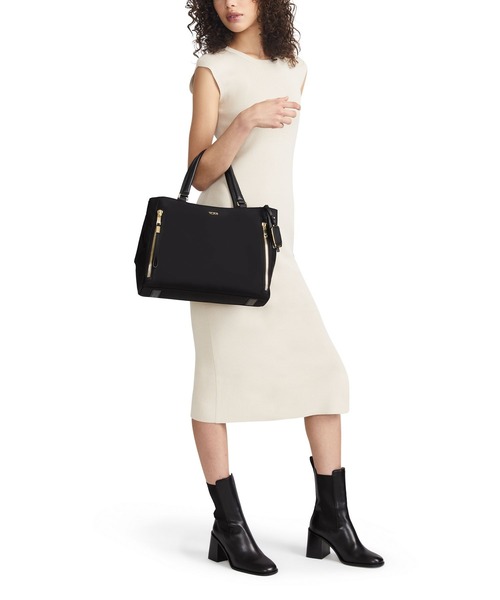 TUMI（トゥミ）の「VOYAGEUR 「ヴァレッタ」ミディアム・トート（A4/PC13インチまで対応）（トートバッグ・レディース・ラベンダー・FREE）」の2枚目の写真