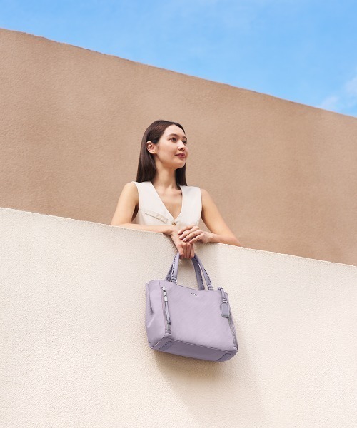 TUMI（トゥミ）の「VOYAGEUR 「ヴァレッタ」ミディアム・トート（A4/PC13インチまで対応）（トートバッグ・レディース・ラベンダー・FREE）」の9枚目の写真