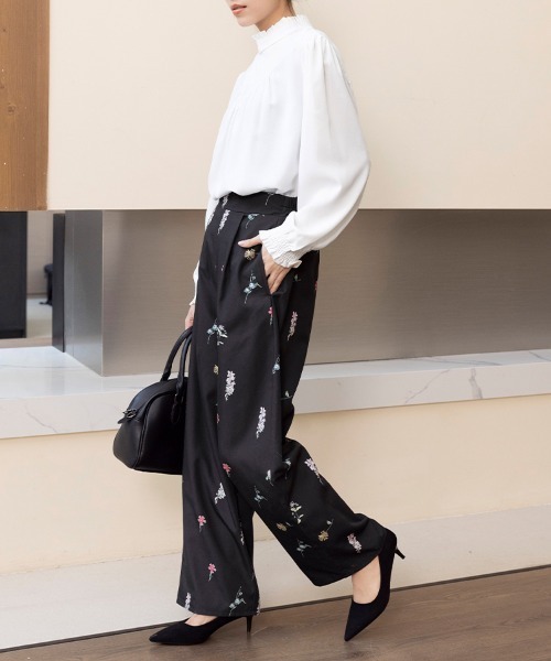 Doux Belle(ドゥーベル)の「花柄ワイドスラックス(スラックス・レディース・ホワイト/ブラック・MEDIUM)」の7枚目の写真