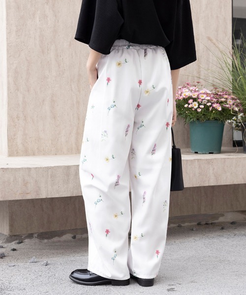 Doux Belle(ドゥーベル)の「花柄ワイドスラックス(スラックス・レディース・ホワイト/ブラック・MEDIUM)」の11枚目の写真