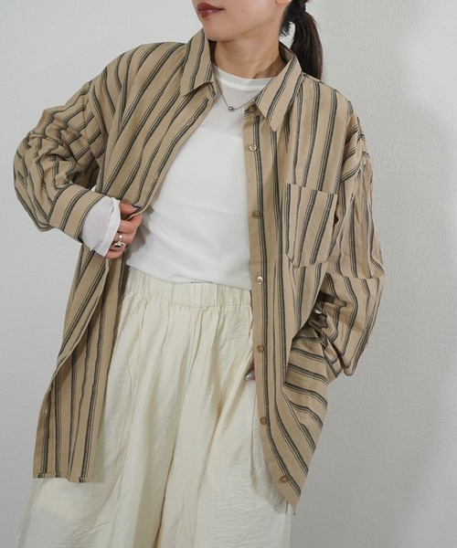 gossara（ゴサラ）の「【トレンドライクな1枚】ストライプBIGシャツ（シャツ/ブラウス・レディース・ベージュ/オフホワイト・FREE）」の2枚目の写真