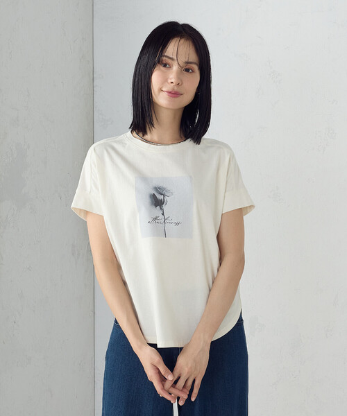 COMME CA ISM(コムサイズム)の「フォトプリントTシャツ(Tシャツ/カットソー・レディース・アイボリー/オリーブ/ブラウン/チャコール・SMALL/MEDIUM/LARGE)」の1枚目の写真