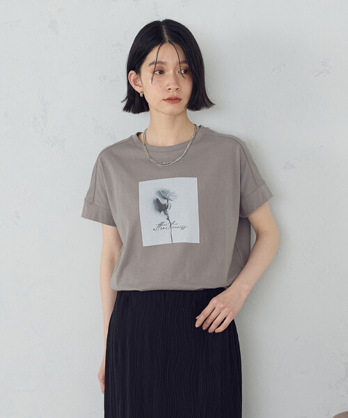 COMME CA ISM(コムサイズム)の「フォトプリントTシャツ(Tシャツ/カットソー・レディース・アイボリー/オリーブ/ブラウン/チャコール・SMALL/MEDIUM/LARGE)」の20枚目の写真