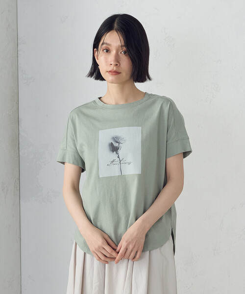 COMME CA ISM(コムサイズム)の「フォトプリントTシャツ(Tシャツ/カットソー・レディース・アイボリー/オリーブ/ブラウン/チャコール・SMALL/MEDIUM/LARGE)」の8枚目の写真