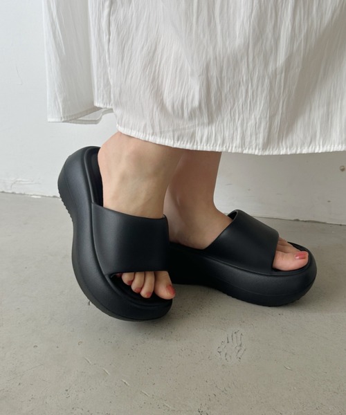 CLEA(クレア)の「EVA厚底ボリュームサンダル(サンダル・レディース・ブラック/ホワイト・24.5cm/23.5cm)」の9枚目の写真