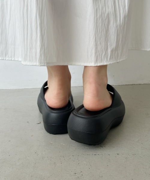 CLEA(クレア)の「EVA厚底ボリュームサンダル(サンダル・レディース・ブラック/ホワイト・24.5cm/23.5cm)」の12枚目の写真