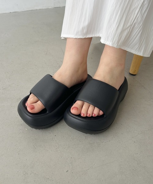 CLEA(クレア)の「EVA厚底ボリュームサンダル(サンダル・レディース・ブラック/ホワイト・24.5cm/23.5cm)」の13枚目の写真