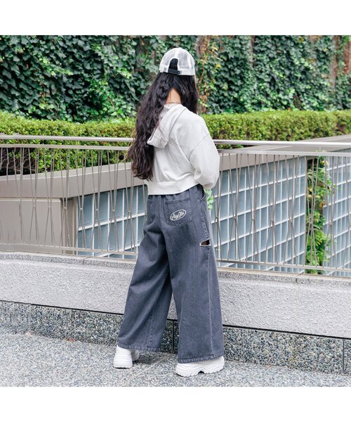 algy(アルジー)の「UVカットパーカー(パーカー・キッズ・オフホワイト/サックスブルー/ブラック・SMALL/MEDIUM/X-SMALL/XX-SMALL)」の10枚目の写真