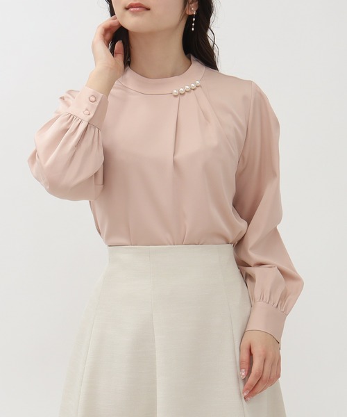TRUDEA(トルディア)の「スタンドカラーパール装飾ブラウス(シャツ/ブラウス・レディース・ホワイト/グリーン/ピンク/ブルー・MEDIUM)」の5枚目の写真