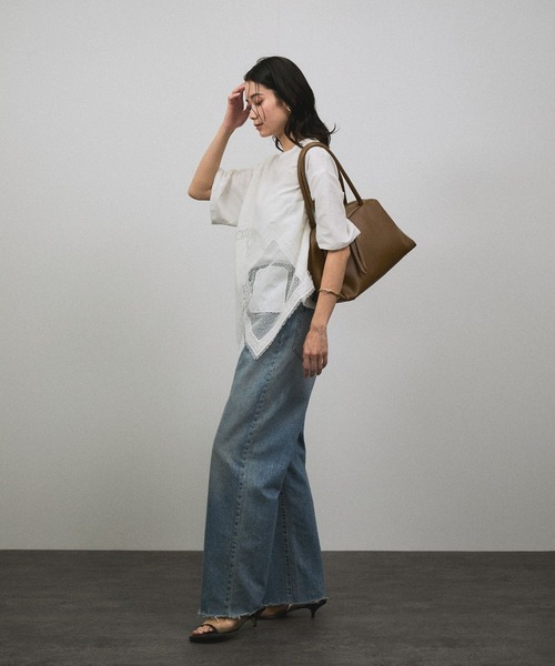 SALON adam et rope'（サロン アダム エ ロペ）の「ヘムクロスレースハーフスリーブプルオーバー（Tシャツ/カットソー・レディース・ブラック/ホワイト・FREE）」の6枚目の写真