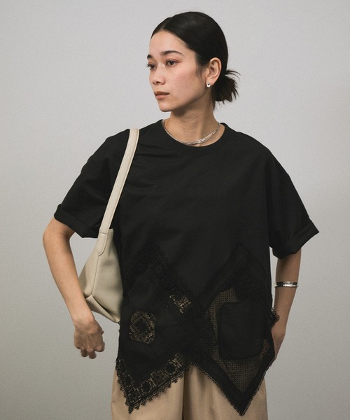 SALON adam et rope'（サロン アダム エ ロペ）の「ヘムクロスレースハーフスリーブプルオーバー（Tシャツ/カットソー・レディース・ブラック/ホワイト・FREE）」の7枚目の写真