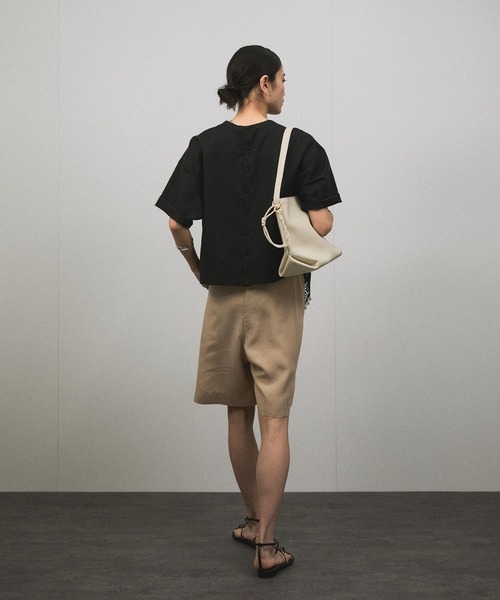 SALON adam et rope'（サロン アダム エ ロペ）の「ヘムクロスレースハーフスリーブプルオーバー（Tシャツ/カットソー・レディース・ブラック/ホワイト・FREE）」の10枚目の写真