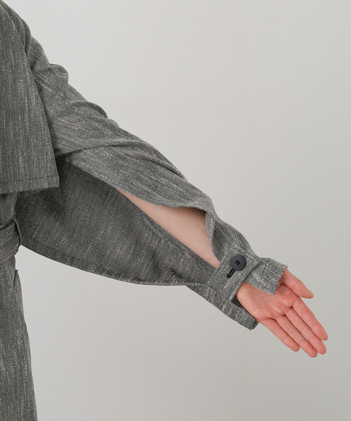 FUMIE TANAKA（フミエタナカ）の「【FUMIE TANAKA(フミエタナカ)】cape trench CO：コート（トレンチコート・レディース・ライトグレー・2）」の10枚目の写真