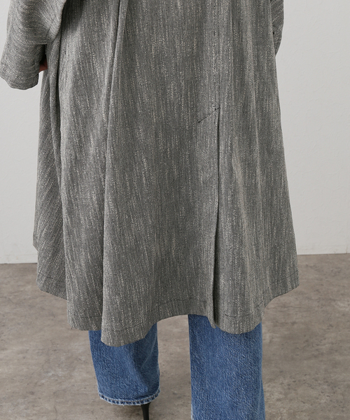 FUMIE TANAKA（フミエタナカ）の「【FUMIE TANAKA(フミエタナカ)】cape trench CO：コート（トレンチコート・レディース・ライトグレー・2）」の7枚目の写真