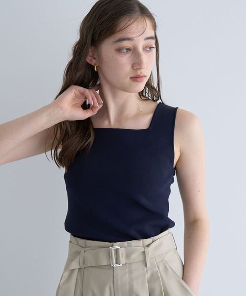 YECCA VECCA（イェッカヴェッカ）の「2wayスクエアノースリーブニット（タンクトップ・レディース・アイボリー/ライトブルー/ダークブラウン/ダークネイビー・FREE）」の4枚目の写真