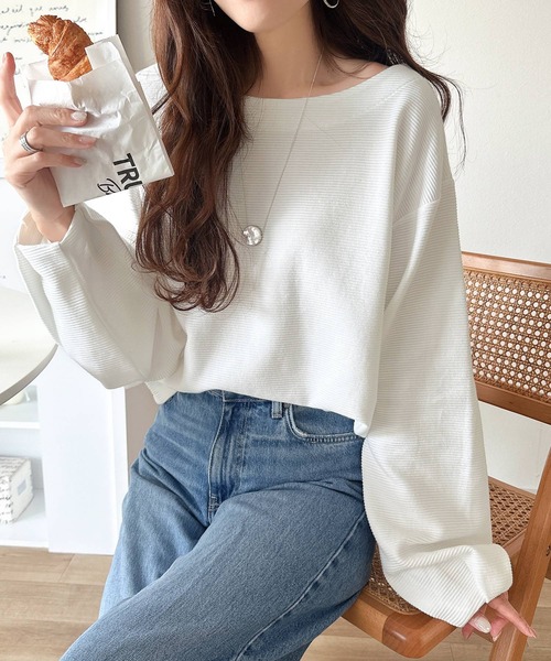 classicalelf(クラシカルエルフ)の「さらり滑らか。綿100%タック入りバルーンスリーブプルオーバー(長袖)(Tシャツ/カットソー・レディース・ブラック/オフホワイト/チャコール/ベージュ/アイボリー/ブルー・MEDIUM/SMALL/X-LARGE/LARGE)」の2枚目の写真