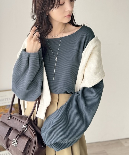 classicalelf(クラシカルエルフ)の「さらり滑らか。綿100%タック入りバルーンスリーブプルオーバー(長袖)(Tシャツ/カットソー・レディース・ブラック/オフホワイト/チャコール/ベージュ/アイボリー/ブルー・MEDIUM/SMALL/X-LARGE/LARGE)」の6枚目の写真
