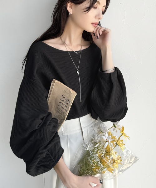 classicalelf(クラシカルエルフ)の「さらり滑らか。綿100%タック入りバルーンスリーブプルオーバー(長袖)(Tシャツ/カットソー・レディース・ブラック/オフホワイト/チャコール/ベージュ/アイボリー/ブルー・MEDIUM/SMALL/X-LARGE/LARGE)」の17枚目の写真