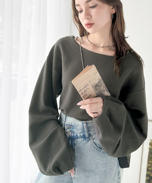 classicalelf(クラシカルエルフ)の「さらり滑らか。綿100%タック入りバルーンスリーブプルオーバー(長袖)(Tシャツ/カットソー・レディース・ブラック/オフホワイト/チャコール/ベージュ/アイボリー/ブルー・MEDIUM/SMALL/X-LARGE/LARGE)」の18枚目の写真