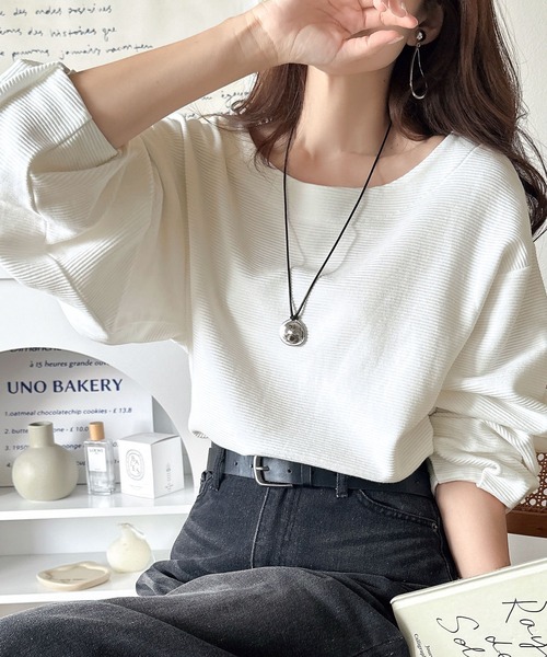 classicalelf(クラシカルエルフ)の「さらり滑らか。綿100%タック入りバルーンスリーブプルオーバー(長袖)(Tシャツ/カットソー・レディース・ブラック/オフホワイト/チャコール/ベージュ/アイボリー/ブルー・MEDIUM/SMALL/X-LARGE/LARGE)」の8枚目の写真