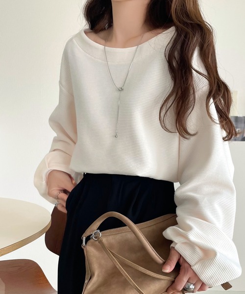 classicalelf(クラシカルエルフ)の「さらり滑らか。綿100%タック入りバルーンスリーブプルオーバー(長袖)(Tシャツ/カットソー・レディース・ブラック/オフホワイト/チャコール/ベージュ/アイボリー/ブルー・MEDIUM/SMALL/X-LARGE/LARGE)」の12枚目の写真