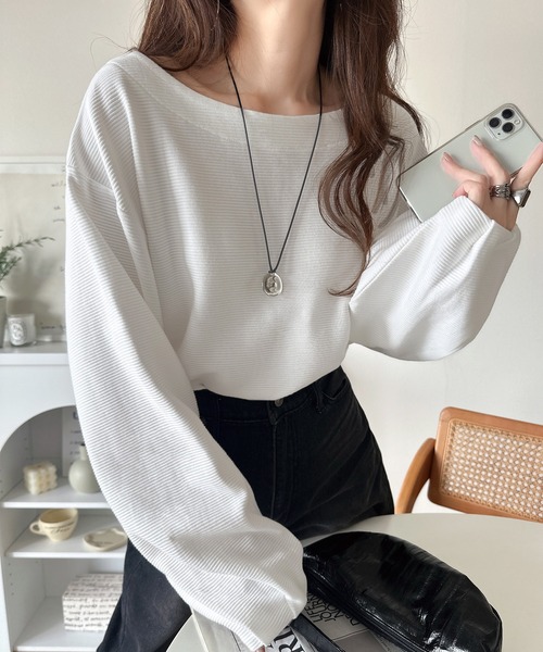 classicalelf(クラシカルエルフ)の「さらり滑らか。綿100%タック入りバルーンスリーブプルオーバー(長袖)(Tシャツ/カットソー・レディース・ブラック/オフホワイト/チャコール/ベージュ/アイボリー/ブルー・MEDIUM/SMALL/X-LARGE/LARGE)」の9枚目の写真