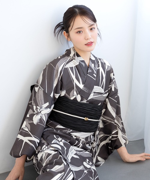 SOUBIEN（ソウビエン）の「【floro by SOUBIEN】浴衣2点セット （浴衣＋兵児帯)（浴衣・レディース・ブルー系/ブラック系/ホワイト系その他/ブラック系3/ネイビー系1/ブラック系1/ブラウン系その他/その他/ブルー系2/グレー系/ブラック系2/パープル系/ネイビー系/ネイビー系2/ブラック系4・FREE）」の7枚目の写真